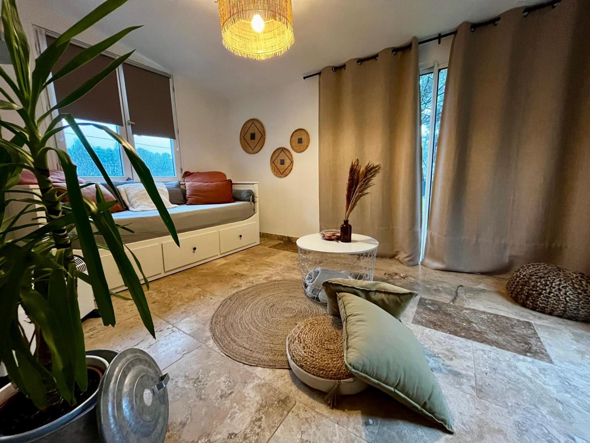 Maison Provencale Au Calme De La Campagne Avec Jacuzzi Aix-en-Provence Exterior foto